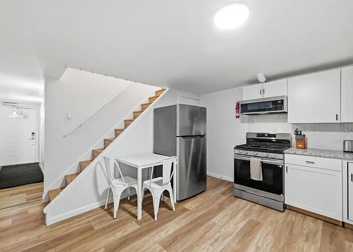 Millvale C Spacious And Cozy Private Bedroom With Shared Bathroom *