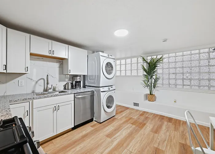 Millvale C Spacious And Cozy Private Bedroom With Shared Bathroom *