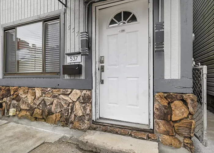 Millvale C Spacious And Cozy Private Bedroom With Shared Bathroom Homestay